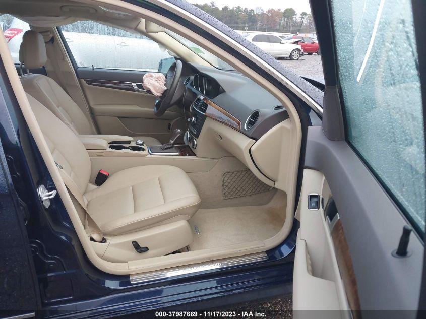 2014 MERCEDES-BENZ C 250 SPORT/LUXURY - WDDGF4HB3ER311909