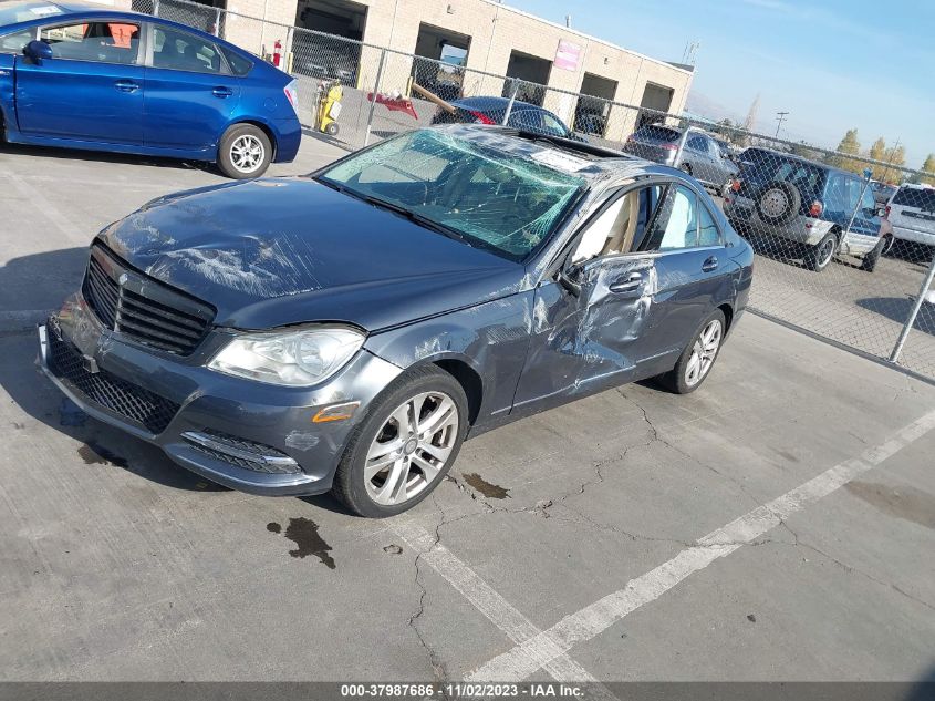 2013 MERCEDES-BENZ C 250 LUXURY/SPORT - WDDGF4HB4DA870432