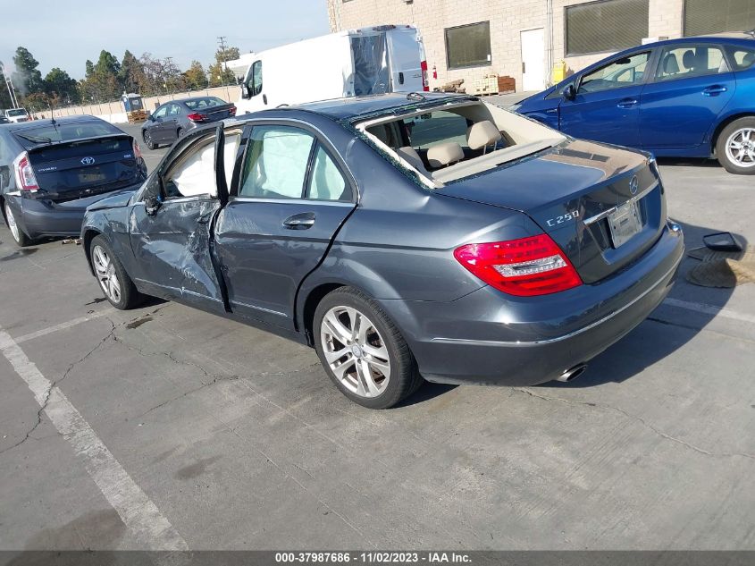 2013 MERCEDES-BENZ C 250 LUXURY/SPORT - WDDGF4HB4DA870432