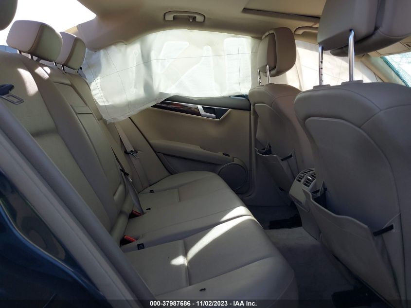 2013 MERCEDES-BENZ C 250 LUXURY/SPORT - WDDGF4HB4DA870432