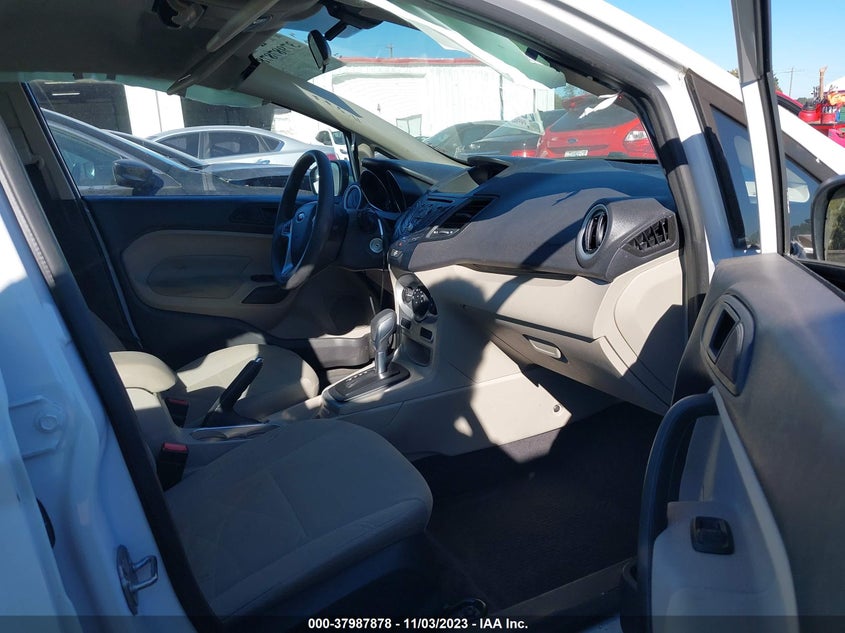 VIN 3FADP4BJ4KM104023 2019 FORD FIESTA SE