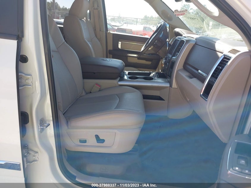 VIN 1C6RR7NM9JS231865 2018 RAM 1500 LARAMIE
