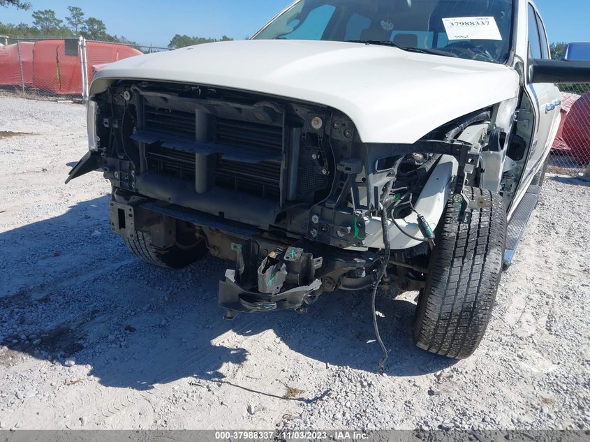 VIN 1C6RR7NM9JS231865 2018 RAM 1500 LARAMIE
