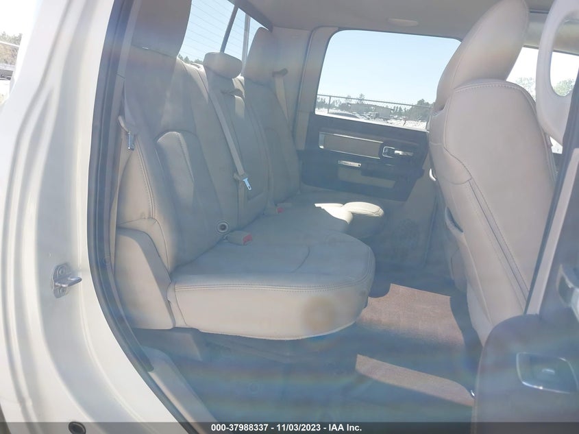 VIN 1C6RR7NM9JS231865 2018 RAM 1500 LARAMIE