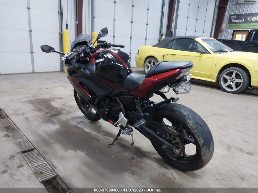 VIN ML5EXEM10MDA38034 2021 KAWASAKI EX650 M