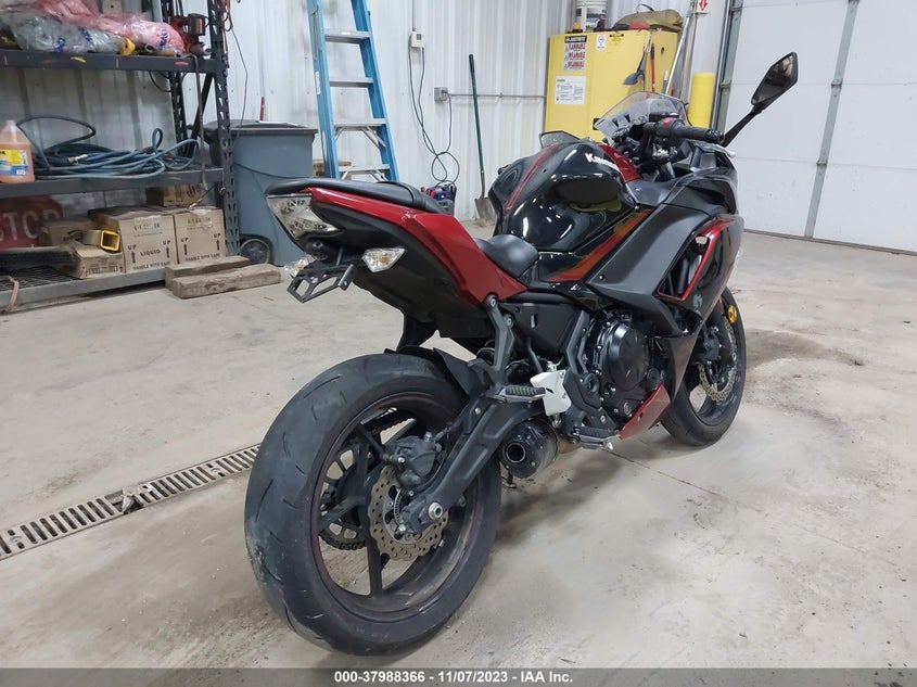 VIN ML5EXEM10MDA38034 2021 KAWASAKI EX650 M
