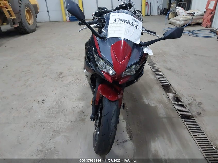 VIN ML5EXEM10MDA38034 2021 KAWASAKI EX650 M