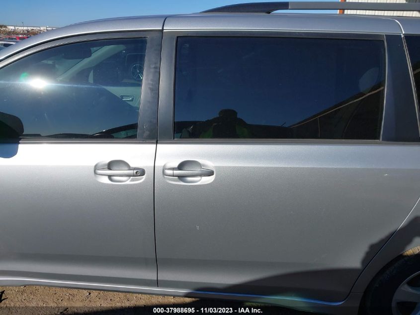 2019 TOYOTA SIENNA LE - 5TDKZ3DC9KS020820