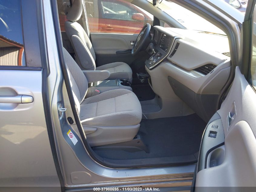 2019 TOYOTA SIENNA LE - 5TDKZ3DC9KS020820