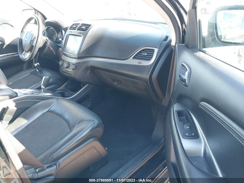 VIN 3C4PDCGG4KT857953 2019 DODGE JOURNEY CROSSROAD