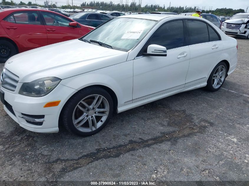 2013 MERCEDES-BENZ C 250 SPORT/LUXURY WDDGF4HB8DA852676