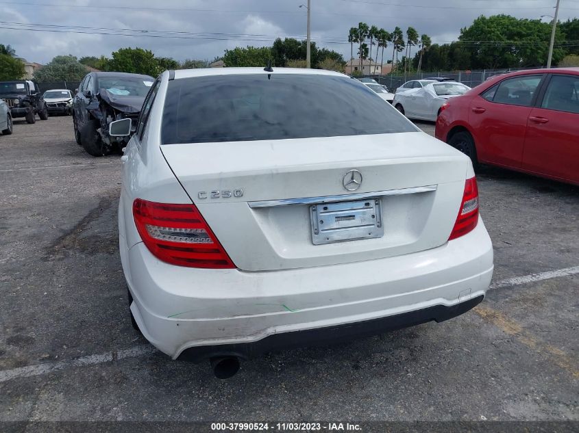 2013 MERCEDES-BENZ C 250 SPORT/LUXURY WDDGF4HB8DA852676