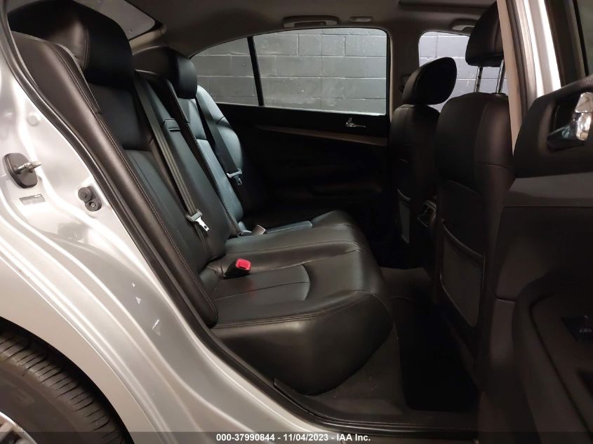 2015 INFINITI Q40 JN1CV6AR5FM520228