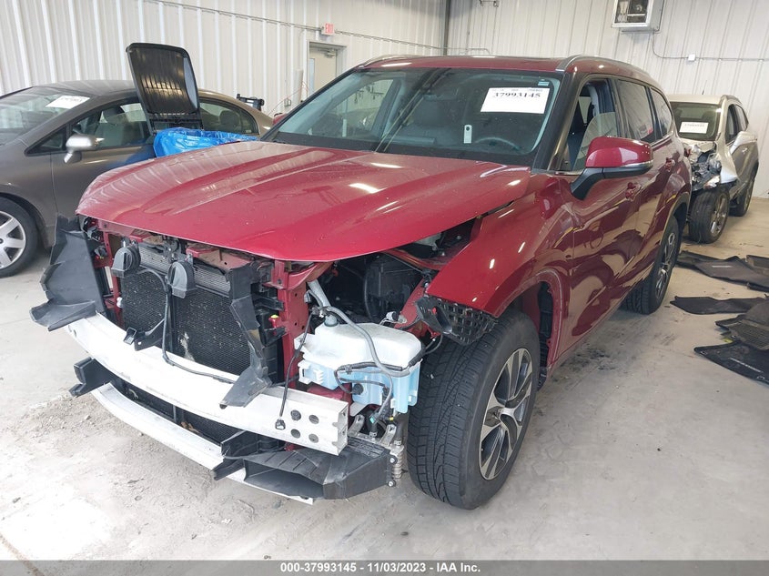 VIN 5TDGZRBH8LS015682 2020 TOYOTA HIGHLANDER XLE