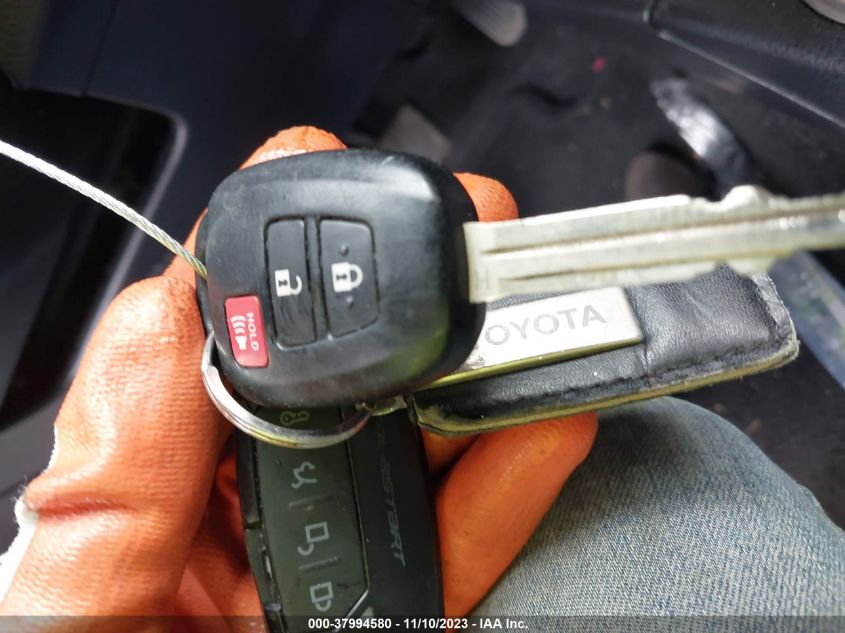 2015 TOYOTA RAV4 LE - JTMBFREV9FD133955