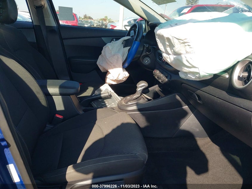 VIN 3KPF24AD8LE151063 2020 KIA FORTE LXS