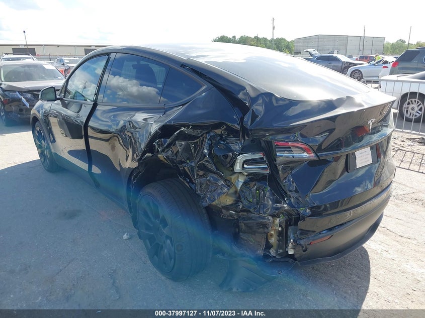 VIN 7SAYGAEE0PF605482 2023 TESLA MODEL Y