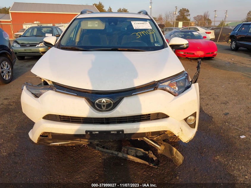 VIN 2T3WFREV7JW491309 2018 TOYOTA RAV4 XLE