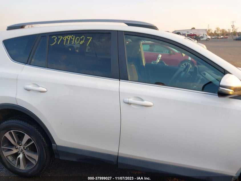VIN 2T3WFREV7JW491309 2018 TOYOTA RAV4 XLE