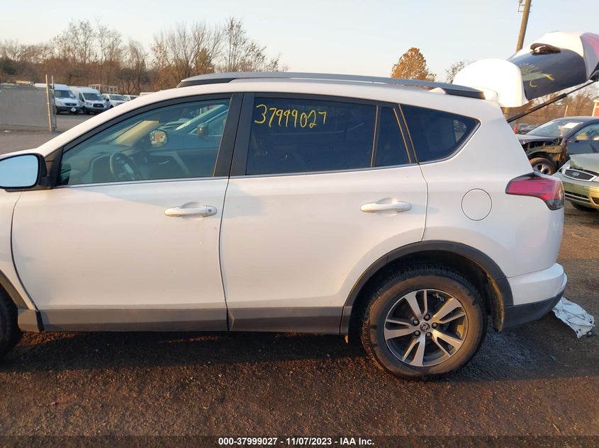 VIN 2T3WFREV7JW491309 2018 TOYOTA RAV4 XLE