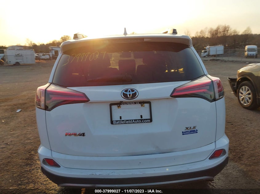 VIN 2T3WFREV7JW491309 2018 TOYOTA RAV4 XLE