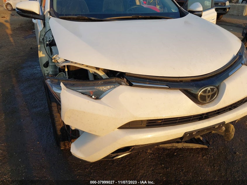 VIN 2T3WFREV7JW491309 2018 TOYOTA RAV4 XLE