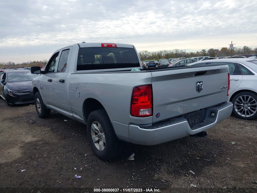 VIN 1C6RR7FG9JS337628 2018 RAM 1500 EXPRESS  4X4 6\4" BOX
