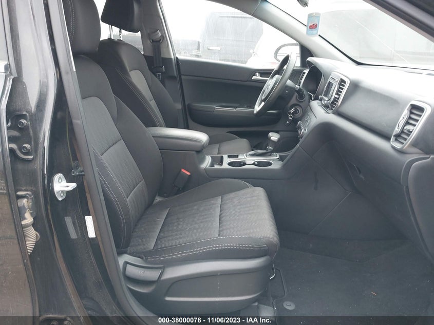 VIN KNDPMCAC9K7504716 2019 KIA SPORTAGE LX