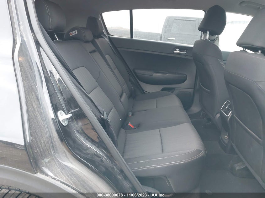 VIN KNDPMCAC9K7504716 2019 KIA SPORTAGE LX