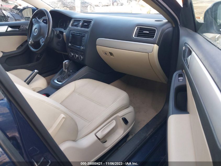 2014 VOLKSWAGEN JETTA HYBRID SE 3VW637AJ8EM233711