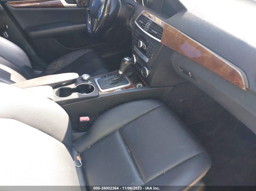 2013 MERCEDES-BENZ C 250 LUXURY/SPORT WDDGF4HB8DR262849
