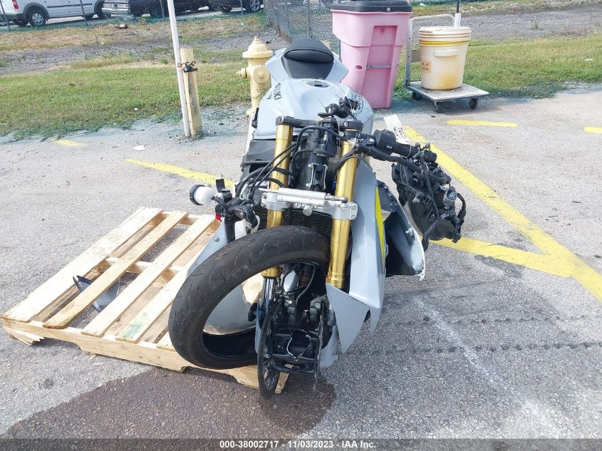 2022 SUZUKI GSX-R750 - JS1GR7MA5N7101558