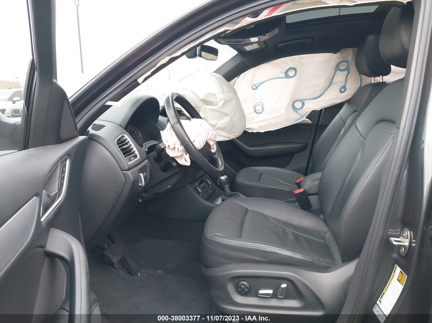 VIN WA1BCCFS4JR008037 2018 AUDI Q3 PREMIUM