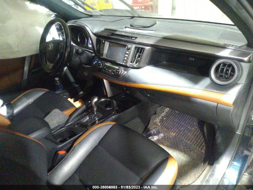 2018 TOYOTA RAV4 SE - JTMJFREV5JJ256187
