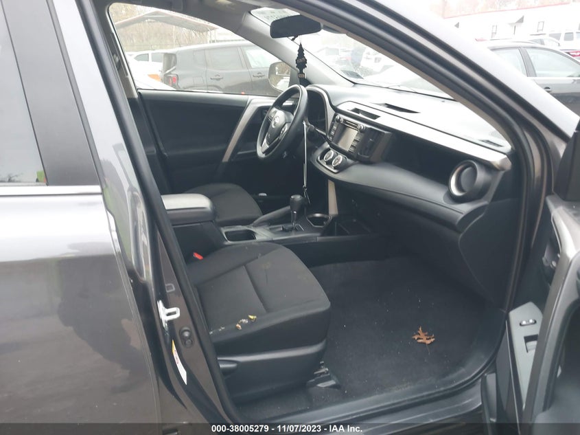 VIN JTMZFREV9HJ722121 2017 TOYOTA RAV4 LE