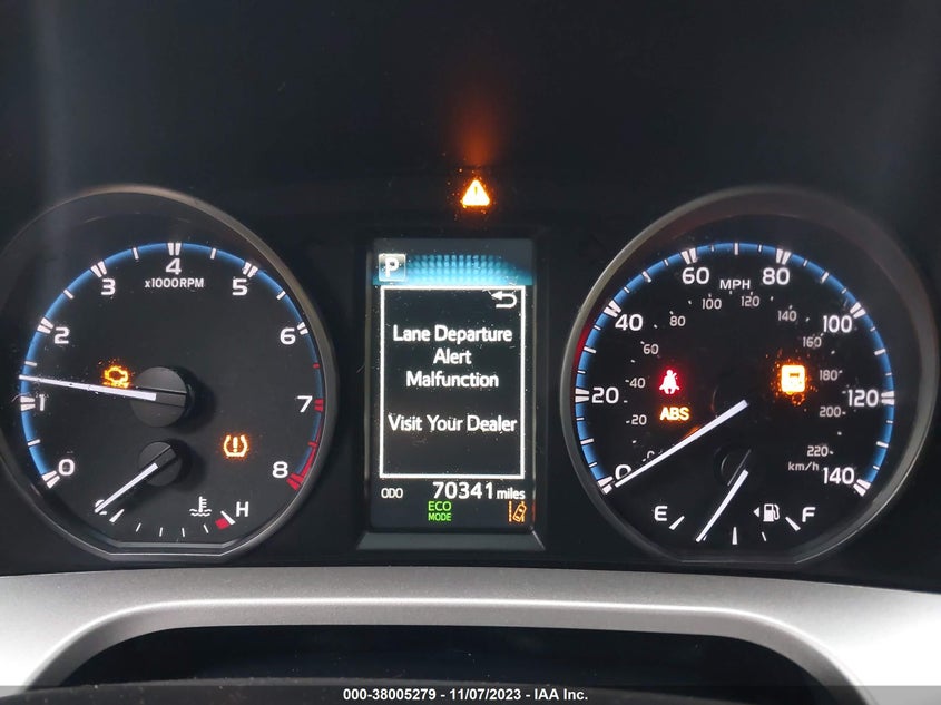 VIN JTMZFREV9HJ722121 2017 TOYOTA RAV4 LE