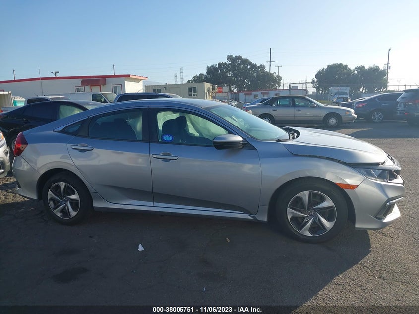VIN 19XFC2F69KE210776 2019 HONDA CIVIC LX