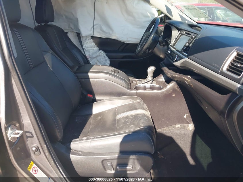 VIN 5TDJZRFH0JS540460 2018 TOYOTA HIGHLANDER SE/XLE
