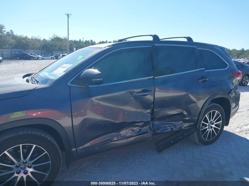 VIN 5TDJZRFH0JS540460 2018 TOYOTA HIGHLANDER SE/XLE