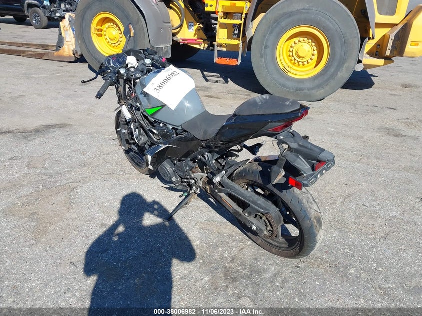 VIN JKAEXKG17KDA32318 2019 KAWASAKI EX400