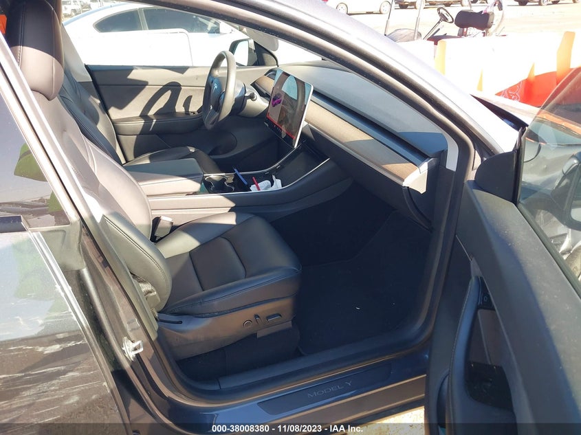 VIN 5YJYGDEE8MF100171 2021 TESLA MODEL Y