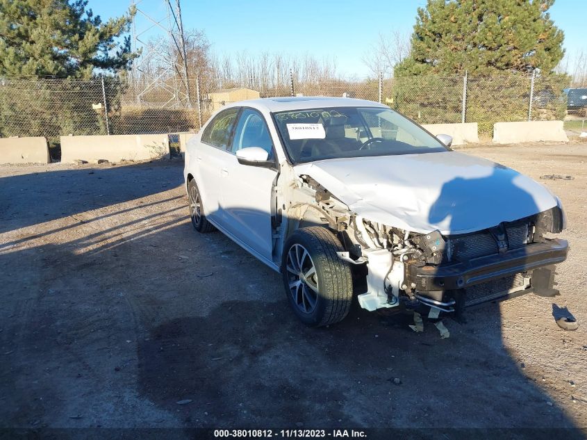 3VWDB7AJ5JM221598 VOLKSWAGEN JETTA SE/WOLFSBURG 2018