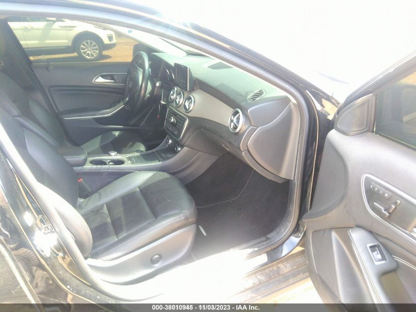 2015 MERCEDES-BENZ GLA 250 - WDCTG4GB7FJ036482