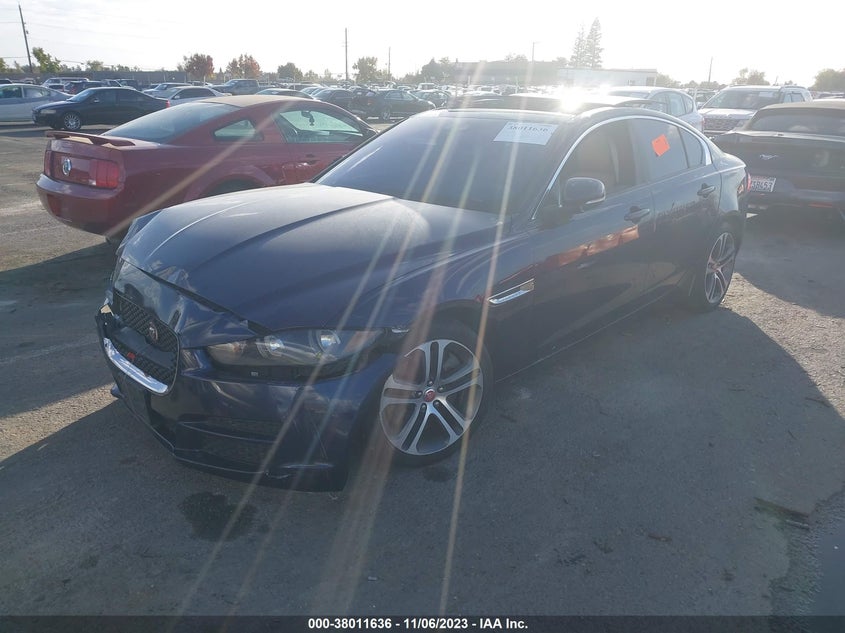 VIN SAJAD4BV9HA975824 2017 JAGUAR XE 35T PREMIUM