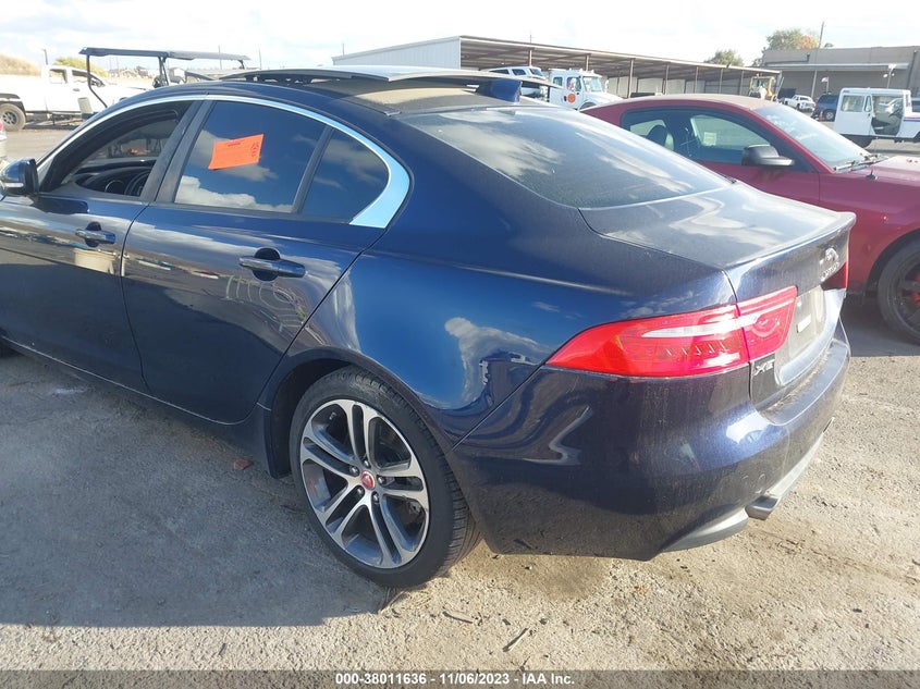 VIN SAJAD4BV9HA975824 2017 JAGUAR XE 35T PREMIUM