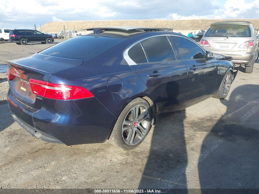 VIN SAJAD4BV9HA975824 2017 JAGUAR XE 35T PREMIUM