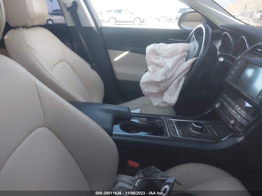 VIN SAJAD4BV9HA975824 2017 JAGUAR XE 35T PREMIUM