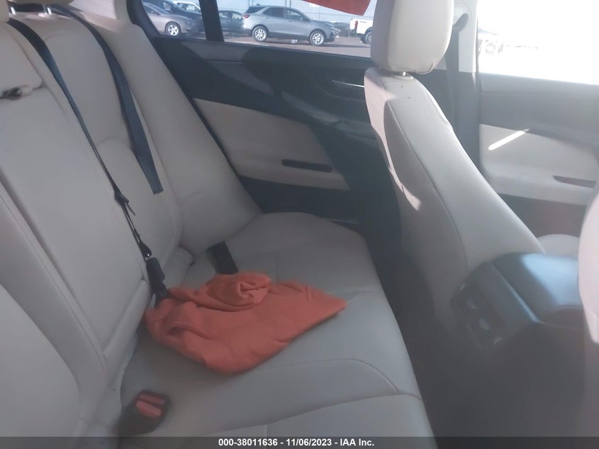 VIN SAJAD4BV9HA975824 2017 JAGUAR XE 35T PREMIUM
