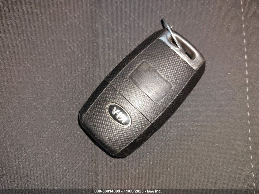 2017 KIA SORENTO 2.4L LX - 5XYPG4A37HG307732