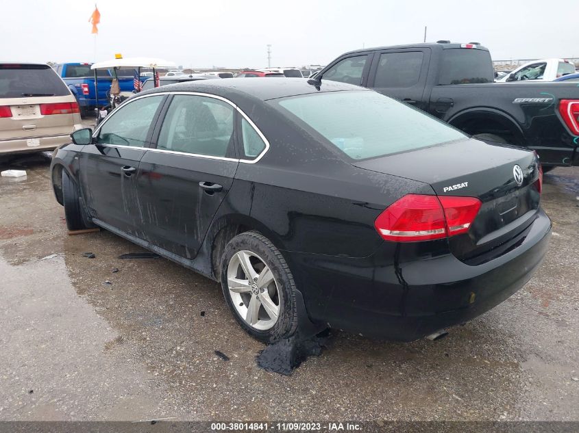2015 VOLKSWAGEN PASSAT S - 1VWAT7A34FC119400